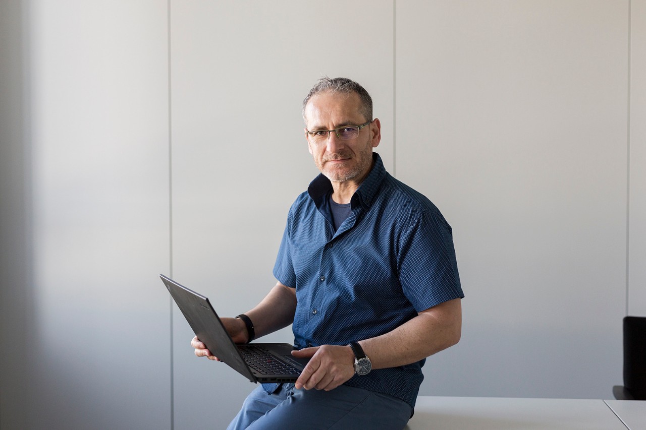 Man met laptop