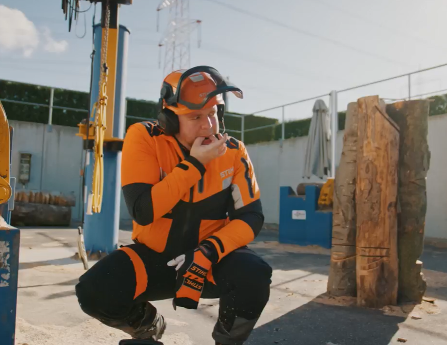 Man fluit voor Spot